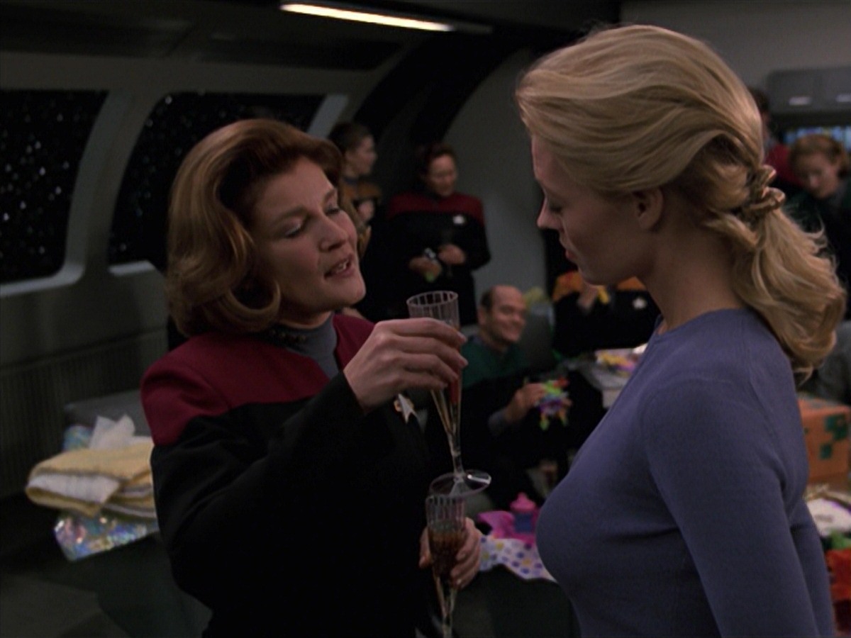 extant_StarTrek_VOY_7x18-HumanError_0342.jpg
