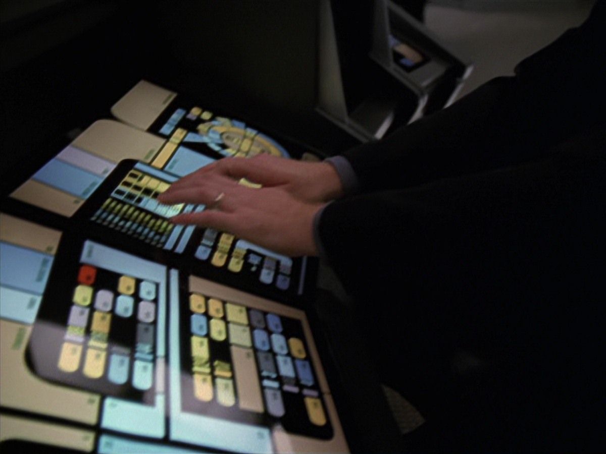 extant_StarTrek_VOY_7x18-HumanError_0392.jpg