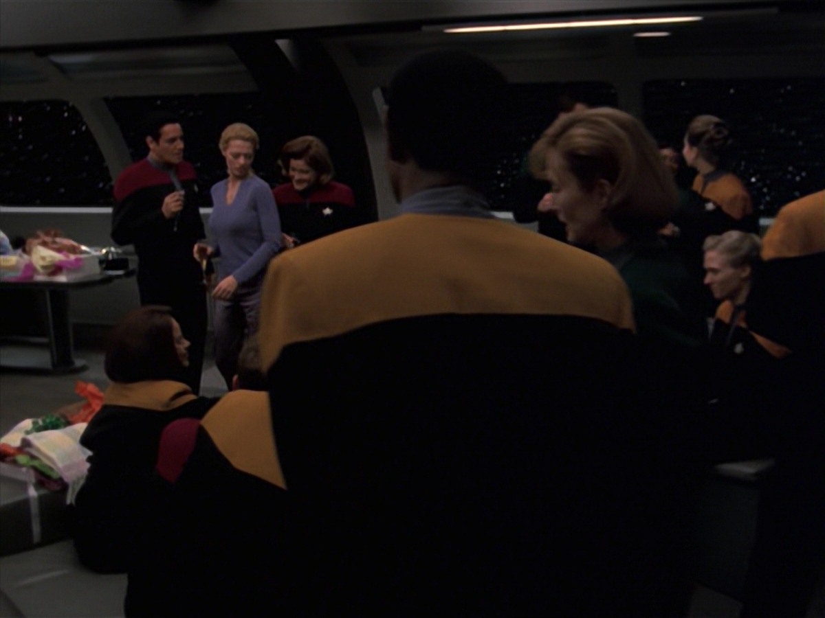 extant_StarTrek_VOY_7x18-HumanError_0421.jpg