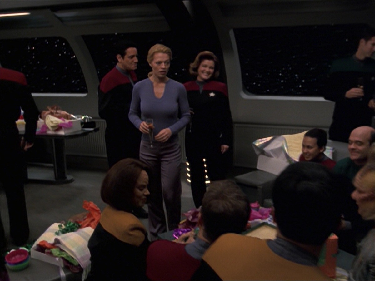 extant_StarTrek_VOY_7x18-HumanError_0423.jpg