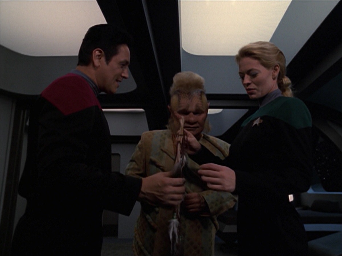 extant_StarTrek_VOY_7x18-HumanError_0690.jpg
