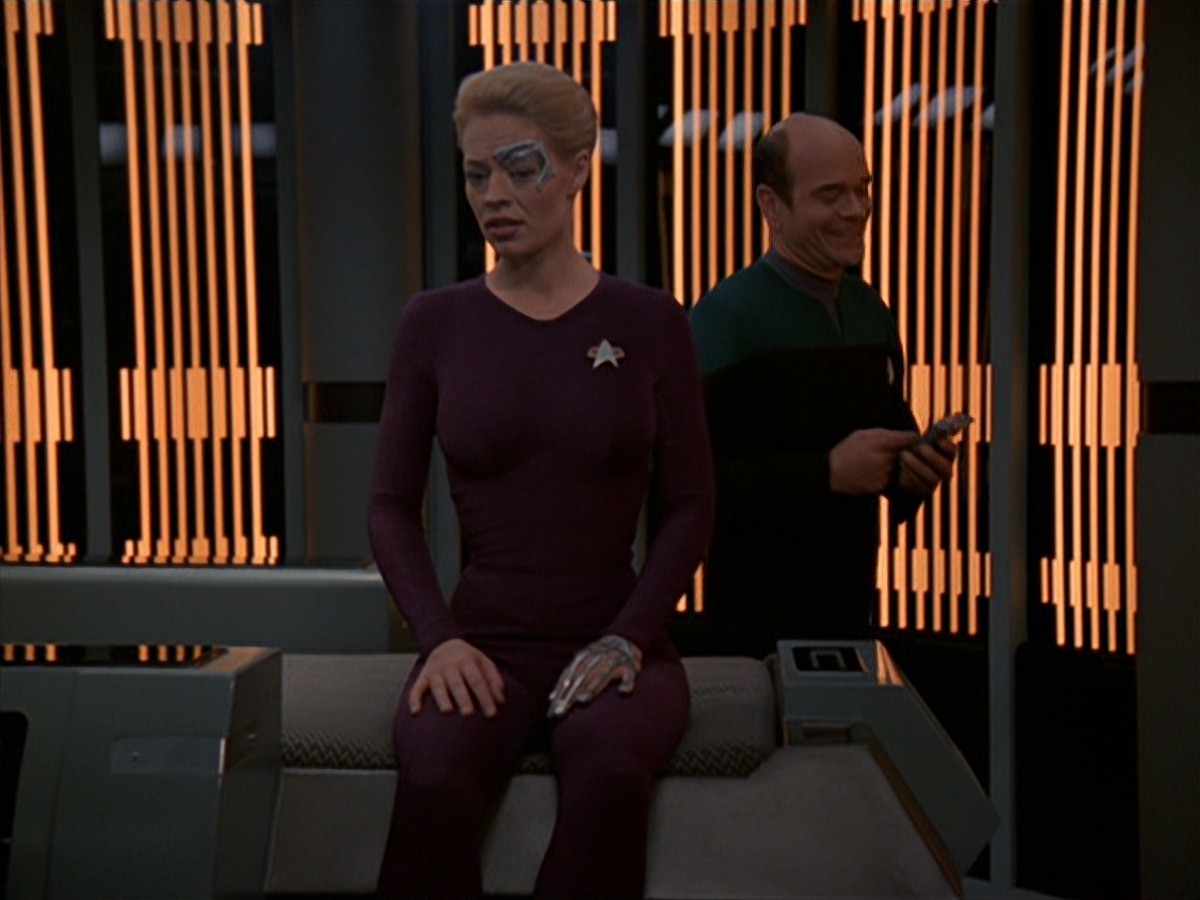 extant_StarTrek_VOY_7x18-HumanError_0868.jpg