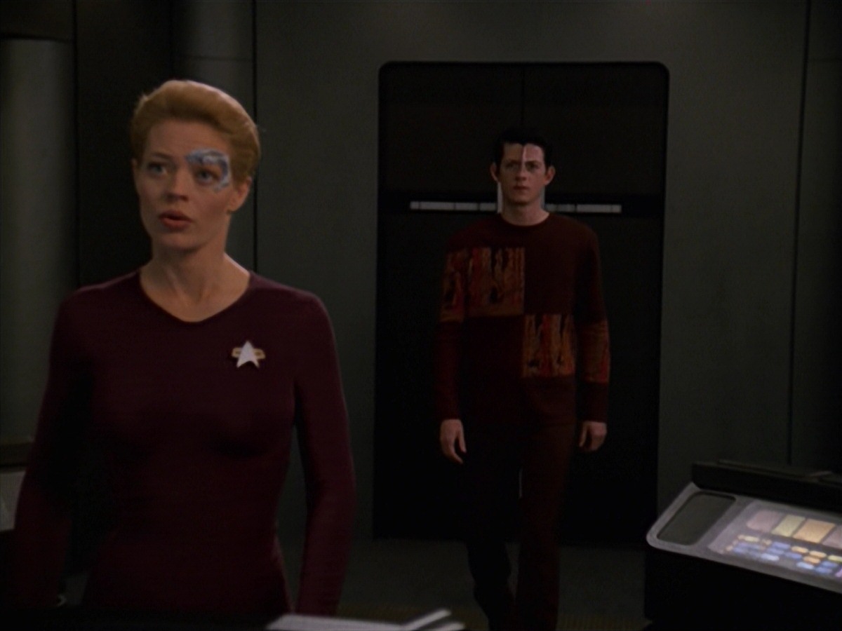 extant_StarTrek_VOY_7x18-HumanError_1145.jpg