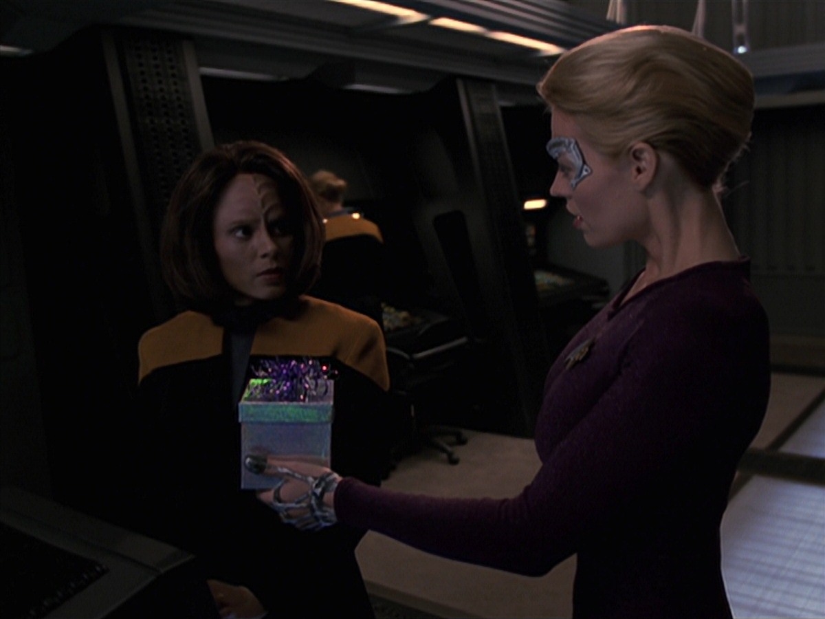 extant_StarTrek_VOY_7x18-HumanError_1241.jpg