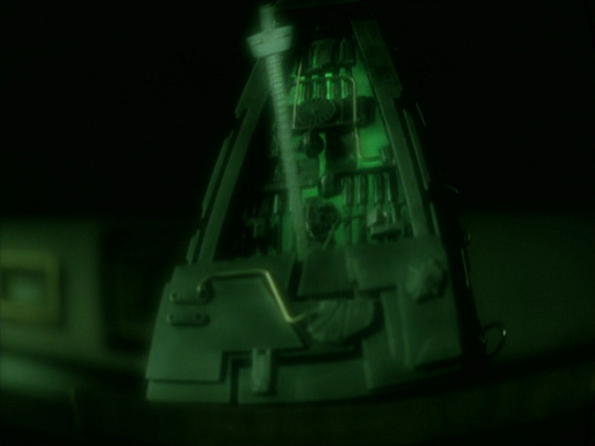 extant_StarTrek_VOY_7x18-HumanError_1787.jpg