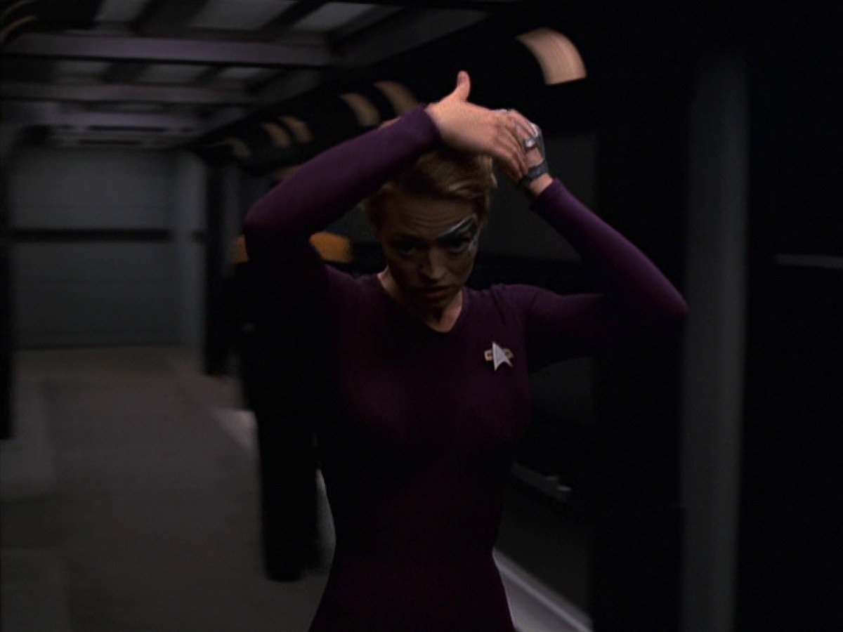 extant_StarTrek_VOY_7x18-HumanError_1828.jpg