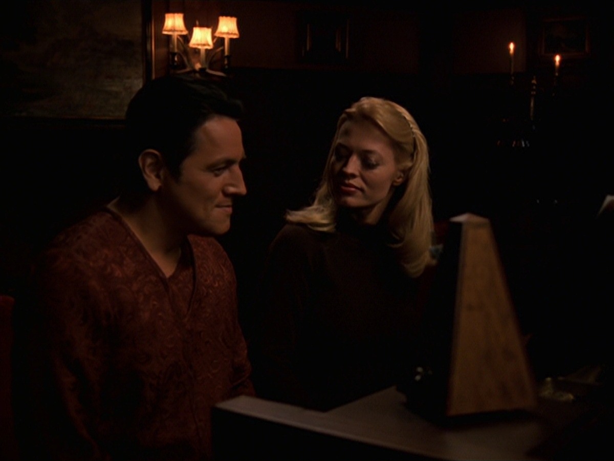 extant_StarTrek_VOY_7x18-HumanError_2013.jpg