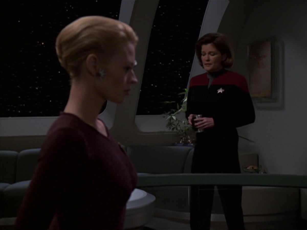 extant_StarTrek_VOY_7x18-HumanError_2366.jpg