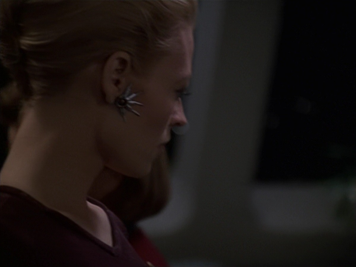 extant_StarTrek_VOY_7x18-HumanError_2442.jpg