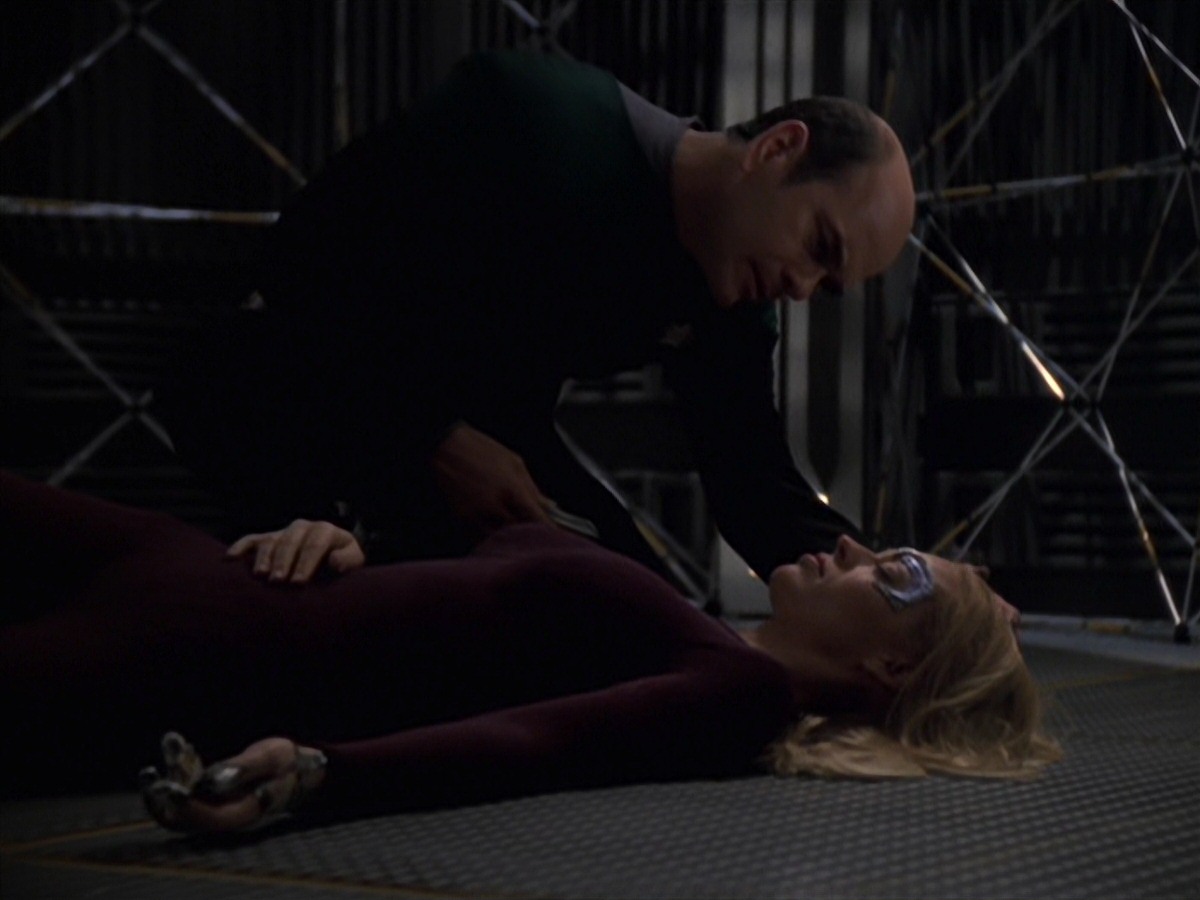 extant_StarTrek_VOY_7x18-HumanError_2871.jpg
