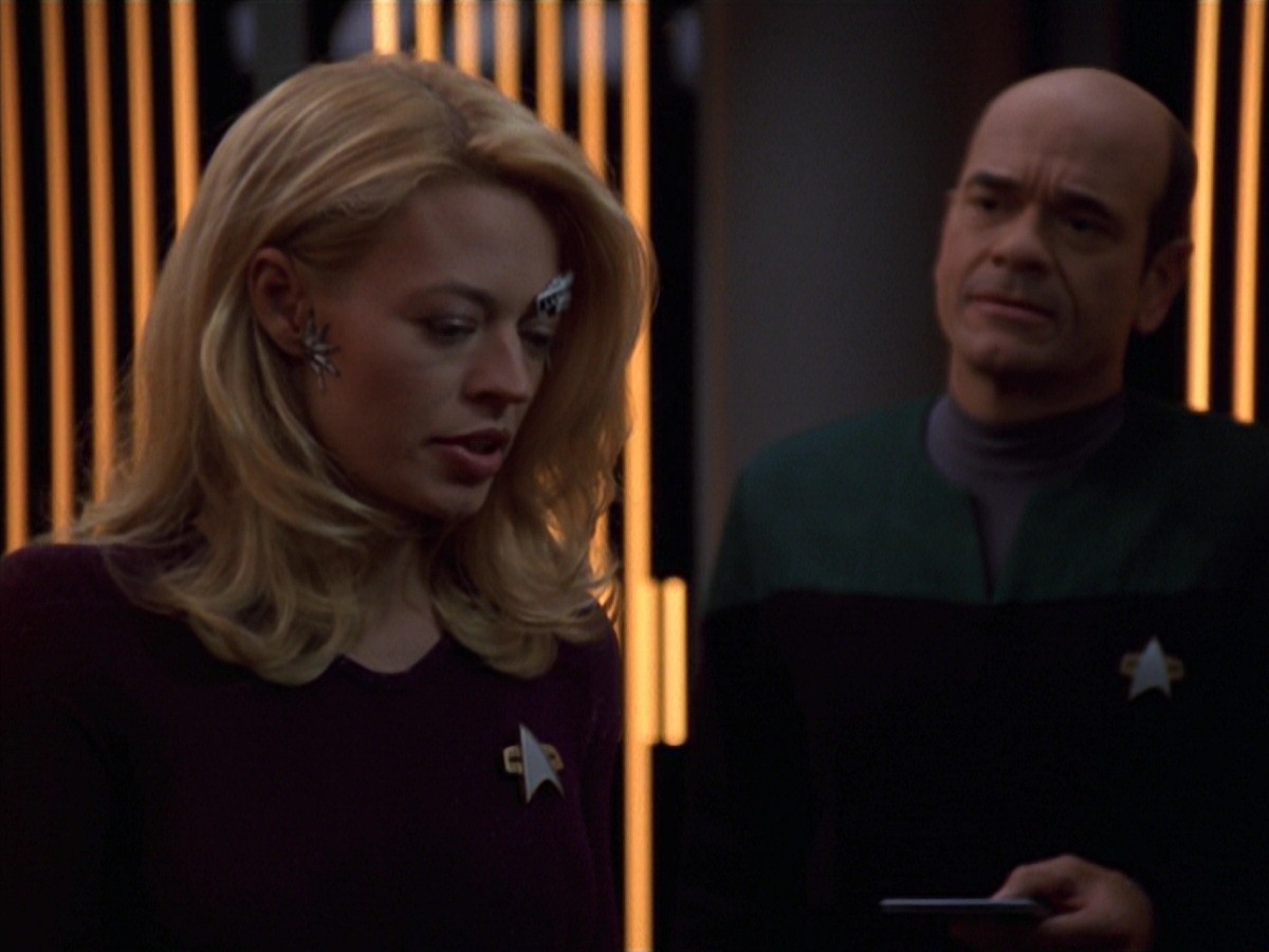 extant_StarTrek_VOY_7x18-HumanError_2994.jpg