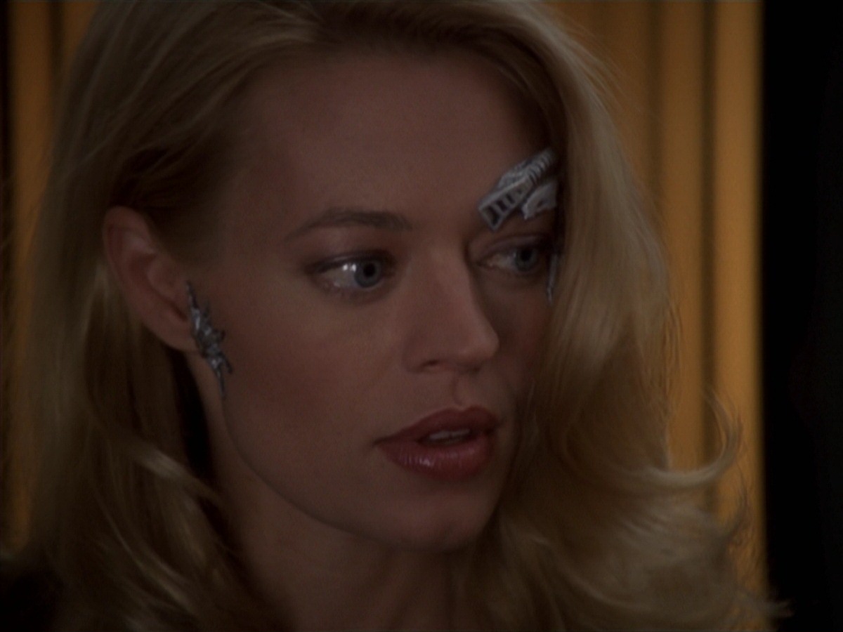 extant_StarTrek_VOY_7x18-HumanError_3052.jpg
