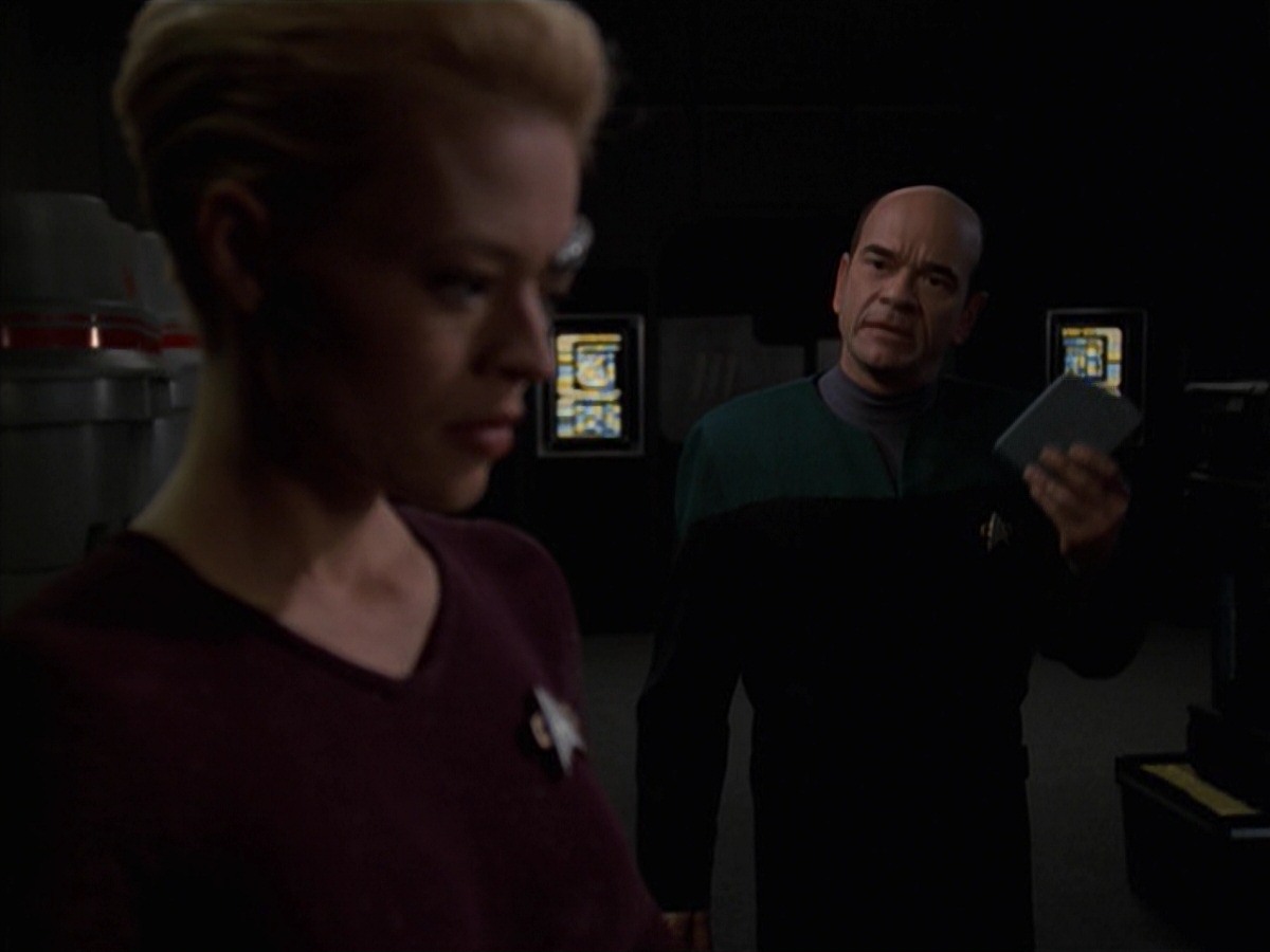 extant_StarTrek_VOY_7x18-HumanError_3398.jpg
