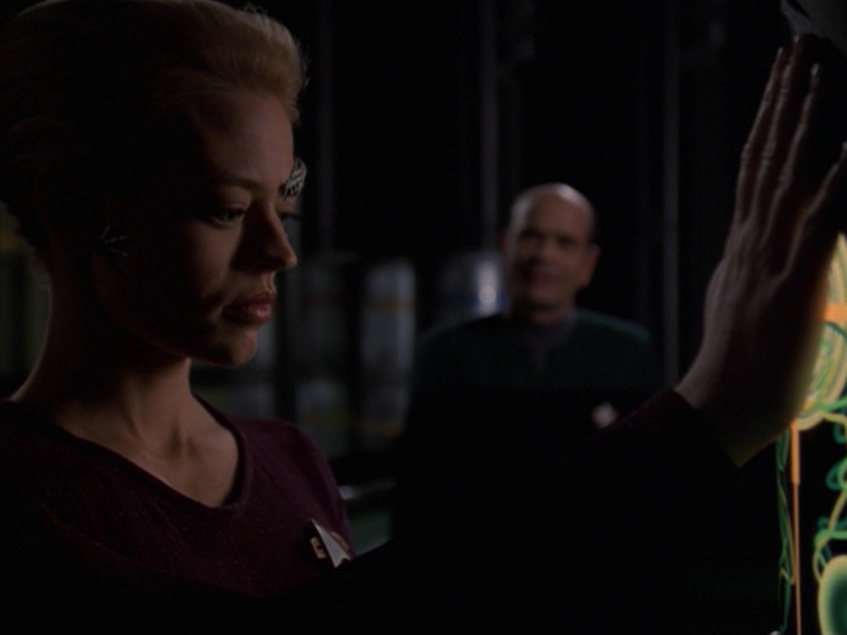 extant_StarTrek_VOY_7x18-HumanError_3527.jpg