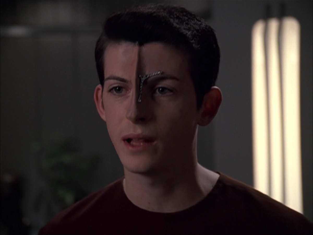 extant_StarTrek_VOY_7x19-Q2_0003.jpg