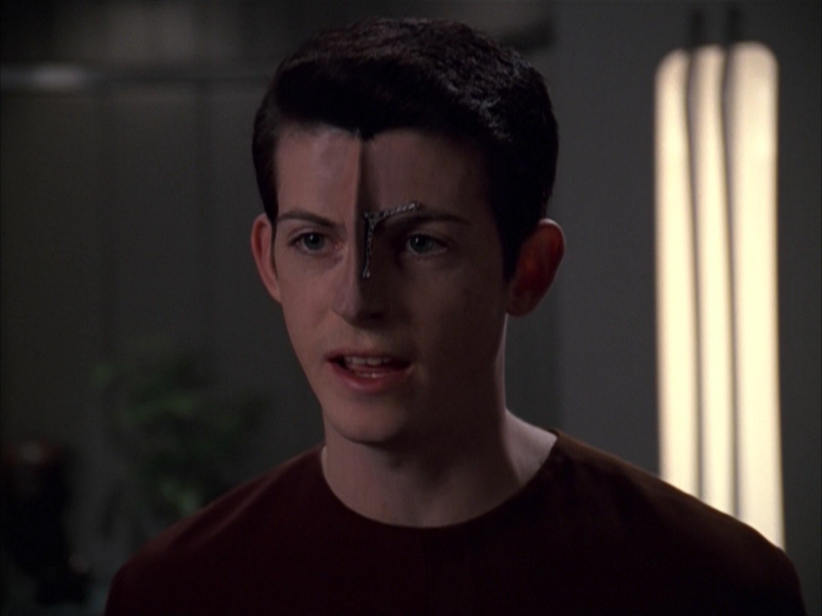 extant_StarTrek_VOY_7x19-Q2_0004.jpg