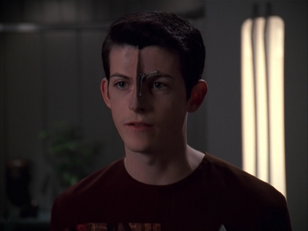 extant_StarTrek_VOY_7x19-Q2_0005.jpg