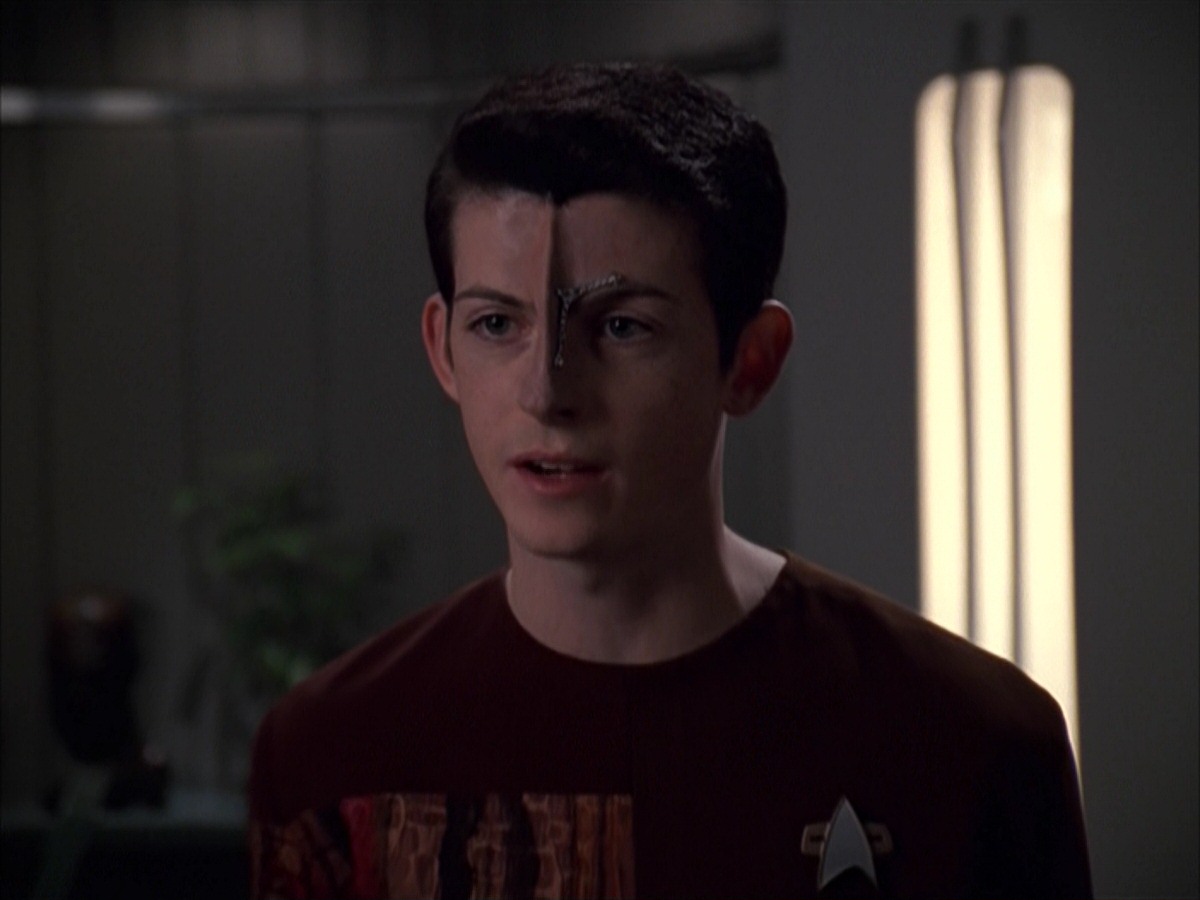 extant_StarTrek_VOY_7x19-Q2_0006.jpg