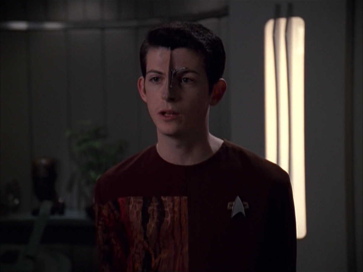 extant_StarTrek_VOY_7x19-Q2_0008.jpg