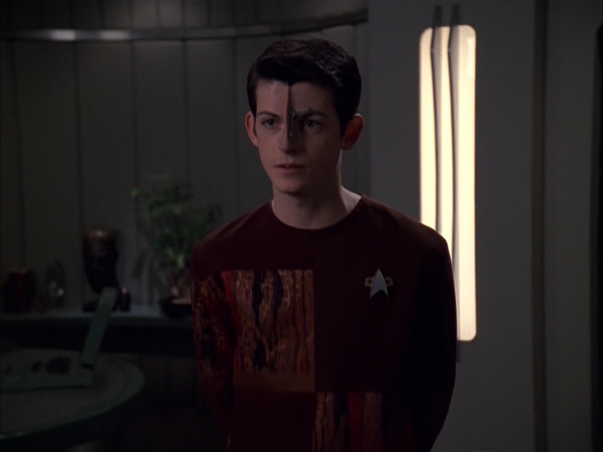 extant_StarTrek_VOY_7x19-Q2_0010.jpg