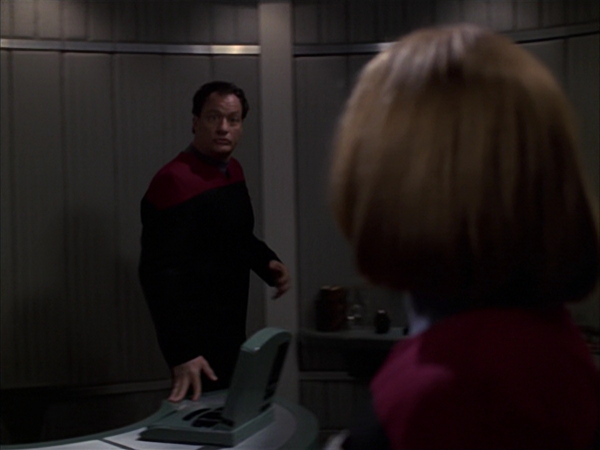 extant_StarTrek_VOY_7x19-Q2_0122.jpg