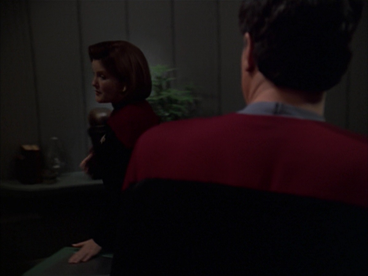 extant_StarTrek_VOY_7x19-Q2_0337.jpg