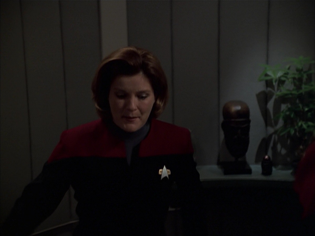 extant_StarTrek_VOY_7x19-Q2_0339.jpg