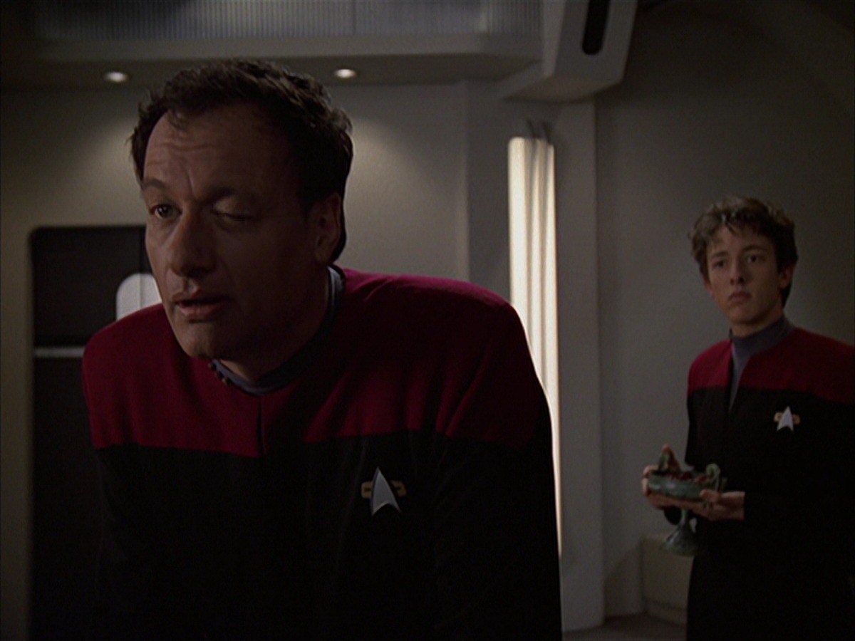 extant_StarTrek_VOY_7x19-Q2_0345.jpg
