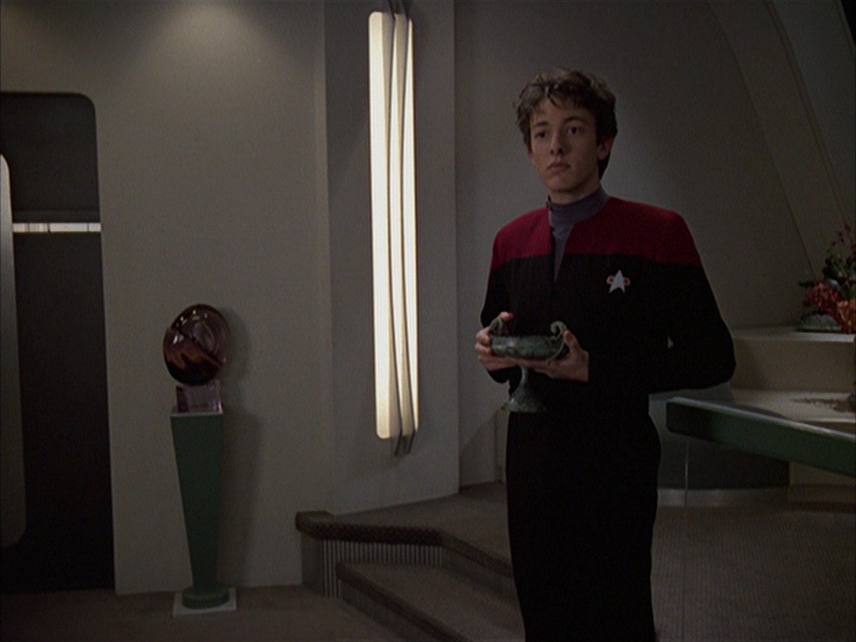 extant_StarTrek_VOY_7x19-Q2_0357.jpg