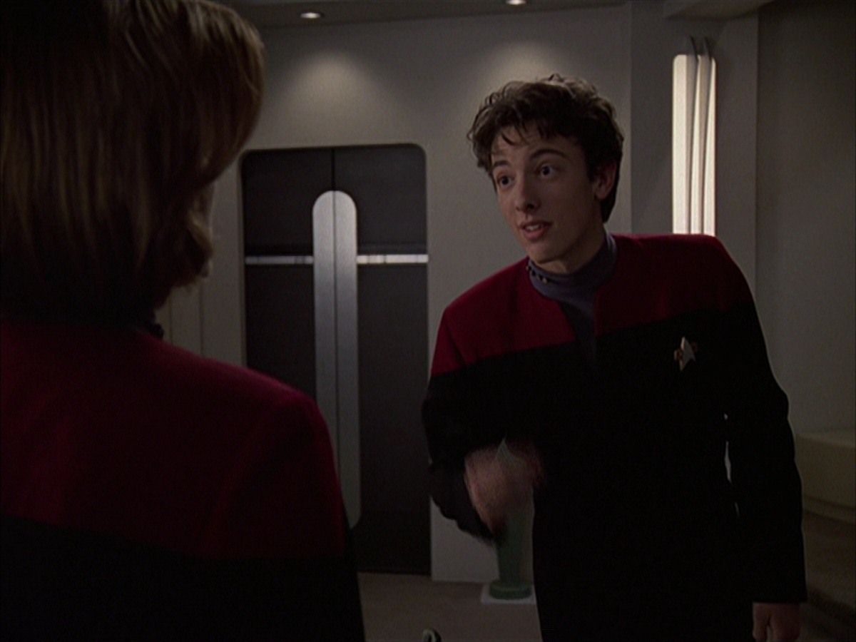 extant_StarTrek_VOY_7x19-Q2_0365.jpg