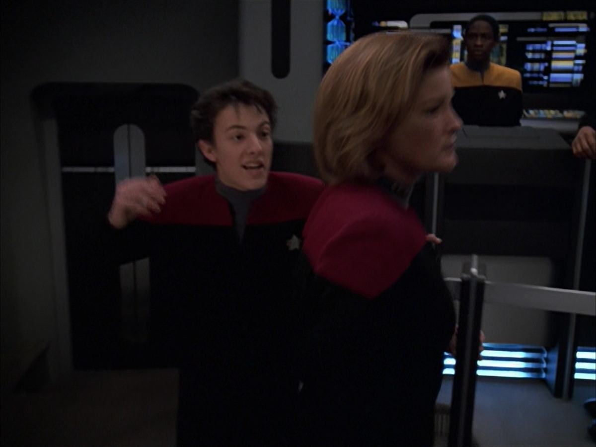 extant_StarTrek_VOY_7x19-Q2_0417.jpg