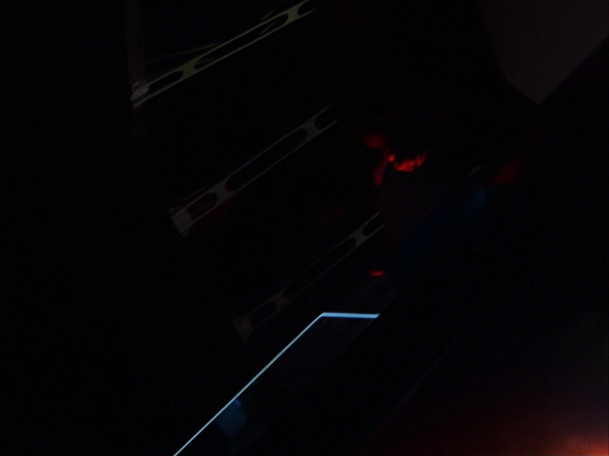 extant_StarTrek_VOY_7x19-Q2_0450.jpg