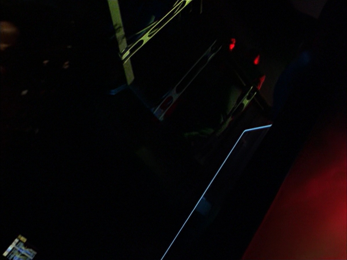 extant_StarTrek_VOY_7x19-Q2_0451.jpg