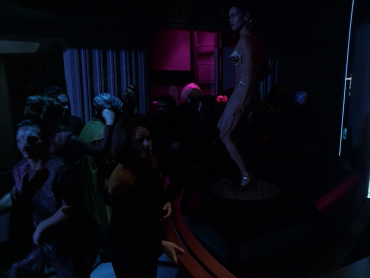 extant_StarTrek_VOY_7x19-Q2_0461.jpg