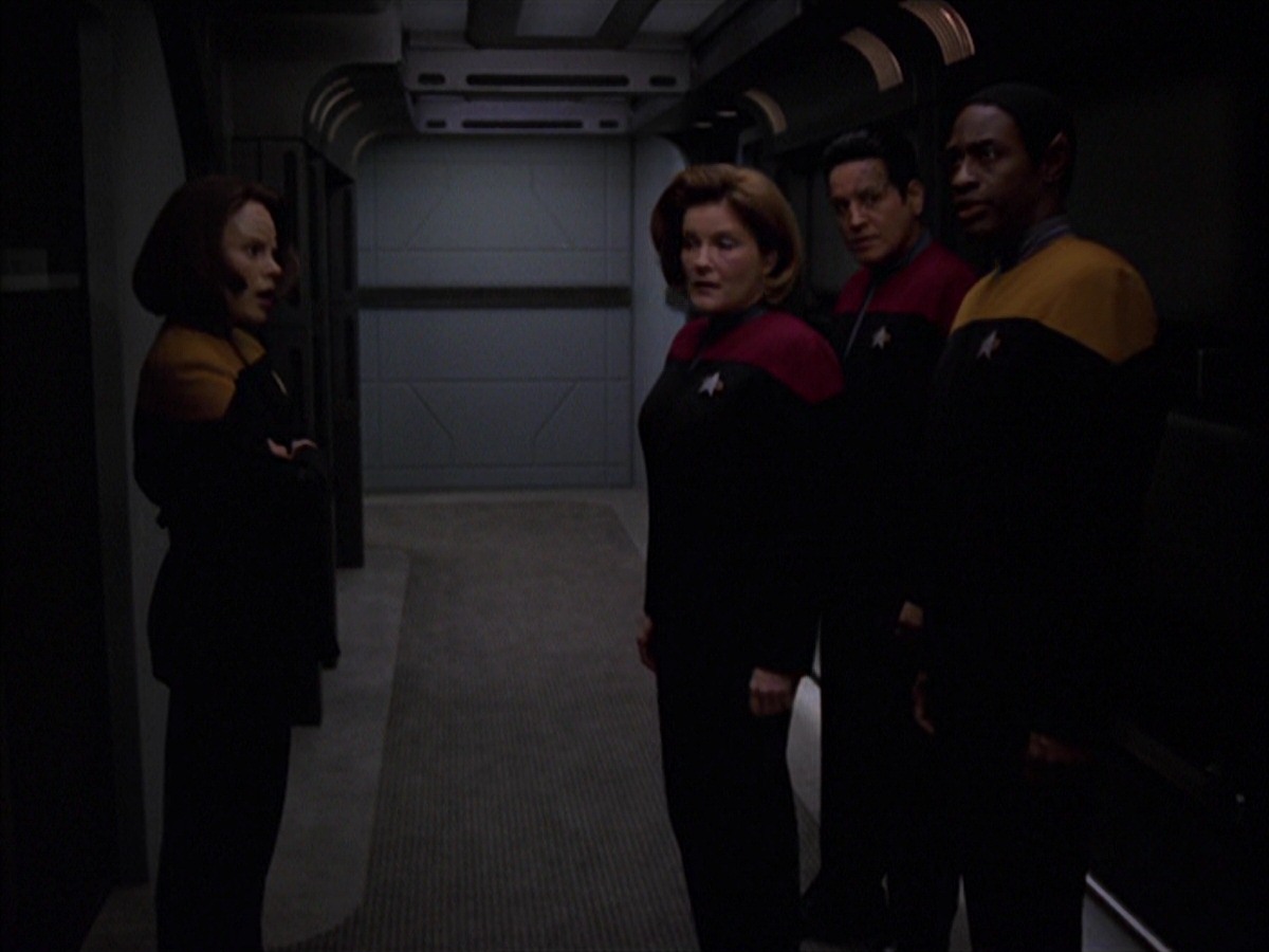 extant_StarTrek_VOY_7x19-Q2_0518.jpg