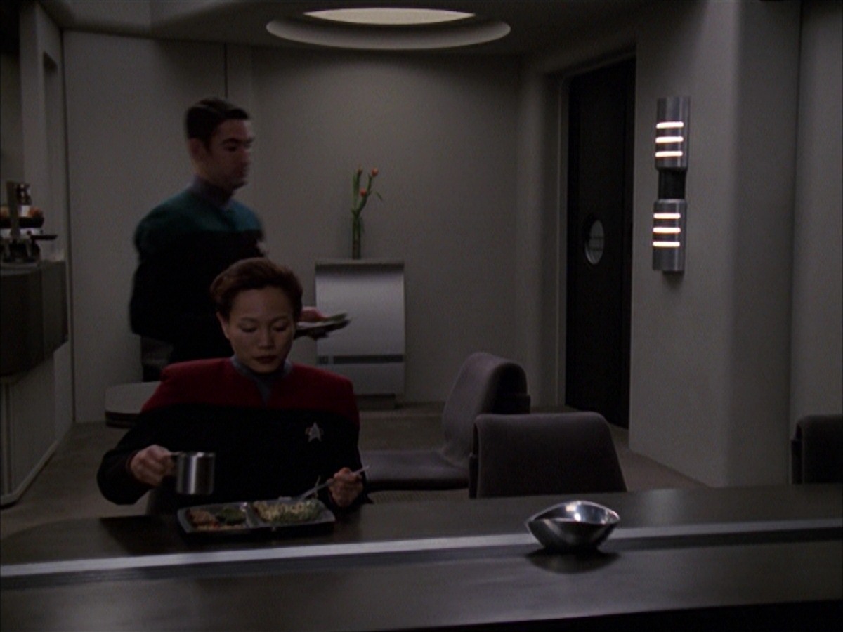 extant_StarTrek_VOY_7x19-Q2_0591.jpg