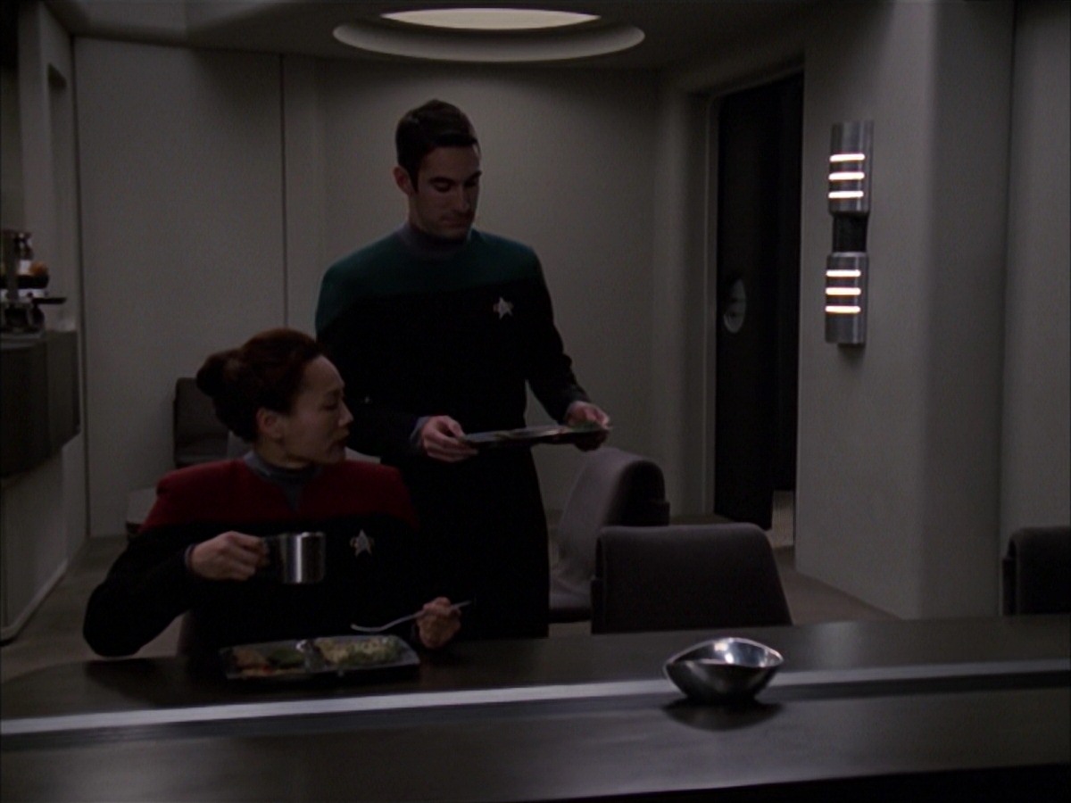 extant_StarTrek_VOY_7x19-Q2_0592.jpg