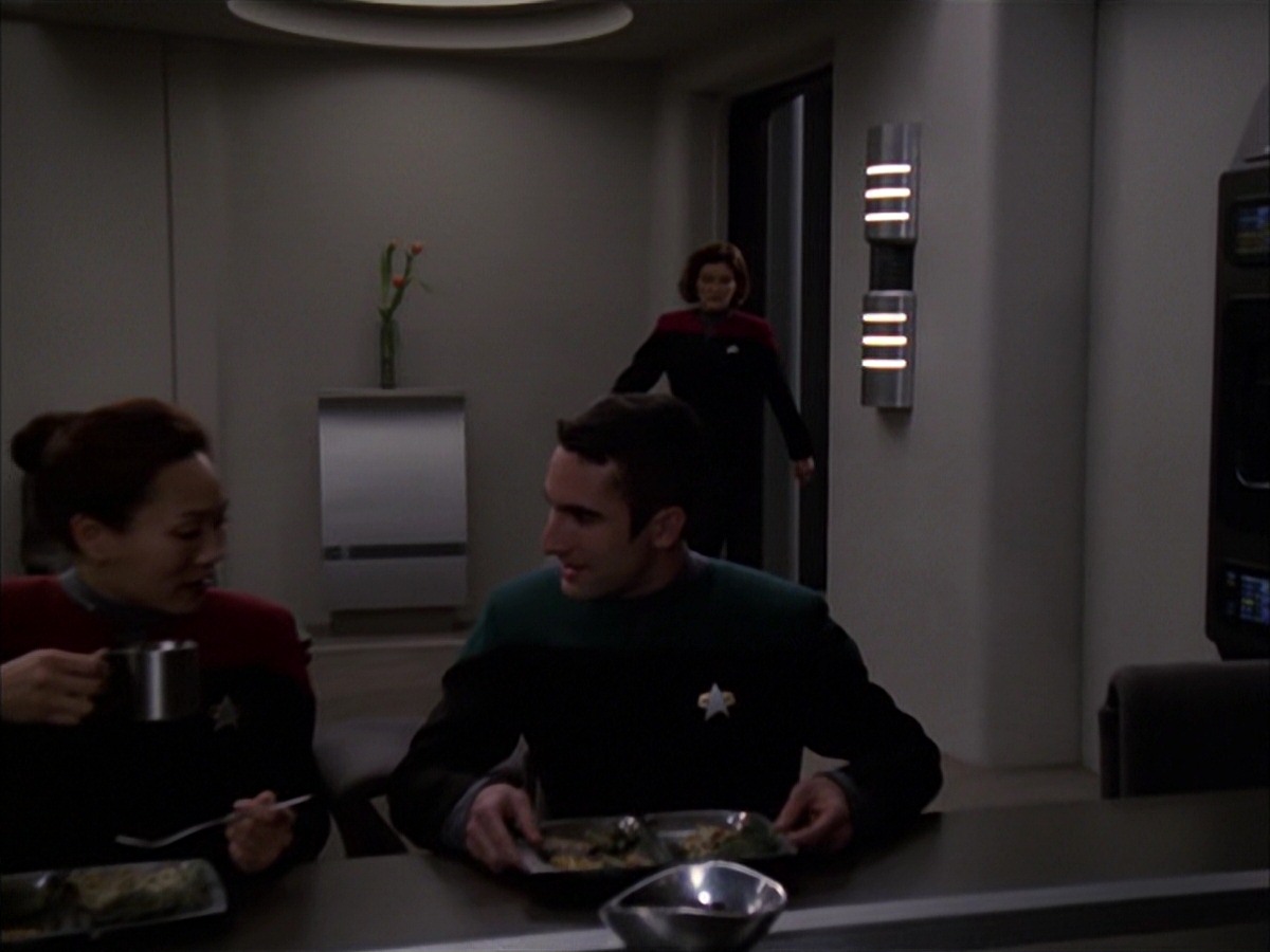 extant_StarTrek_VOY_7x19-Q2_0595.jpg