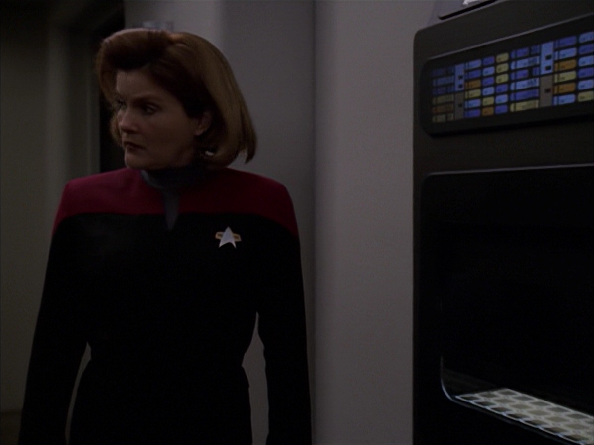 extant_StarTrek_VOY_7x19-Q2_0604.jpg