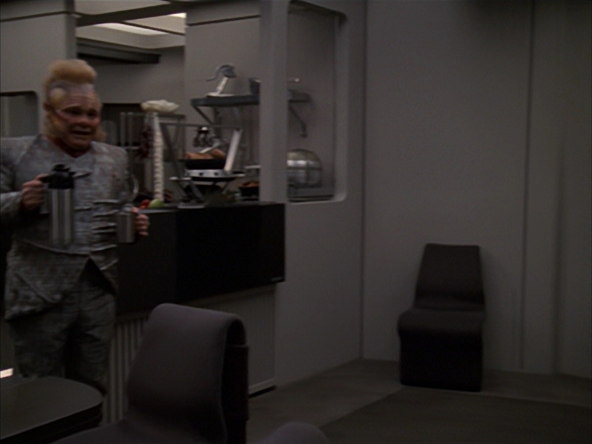extant_StarTrek_VOY_7x19-Q2_0607.jpg