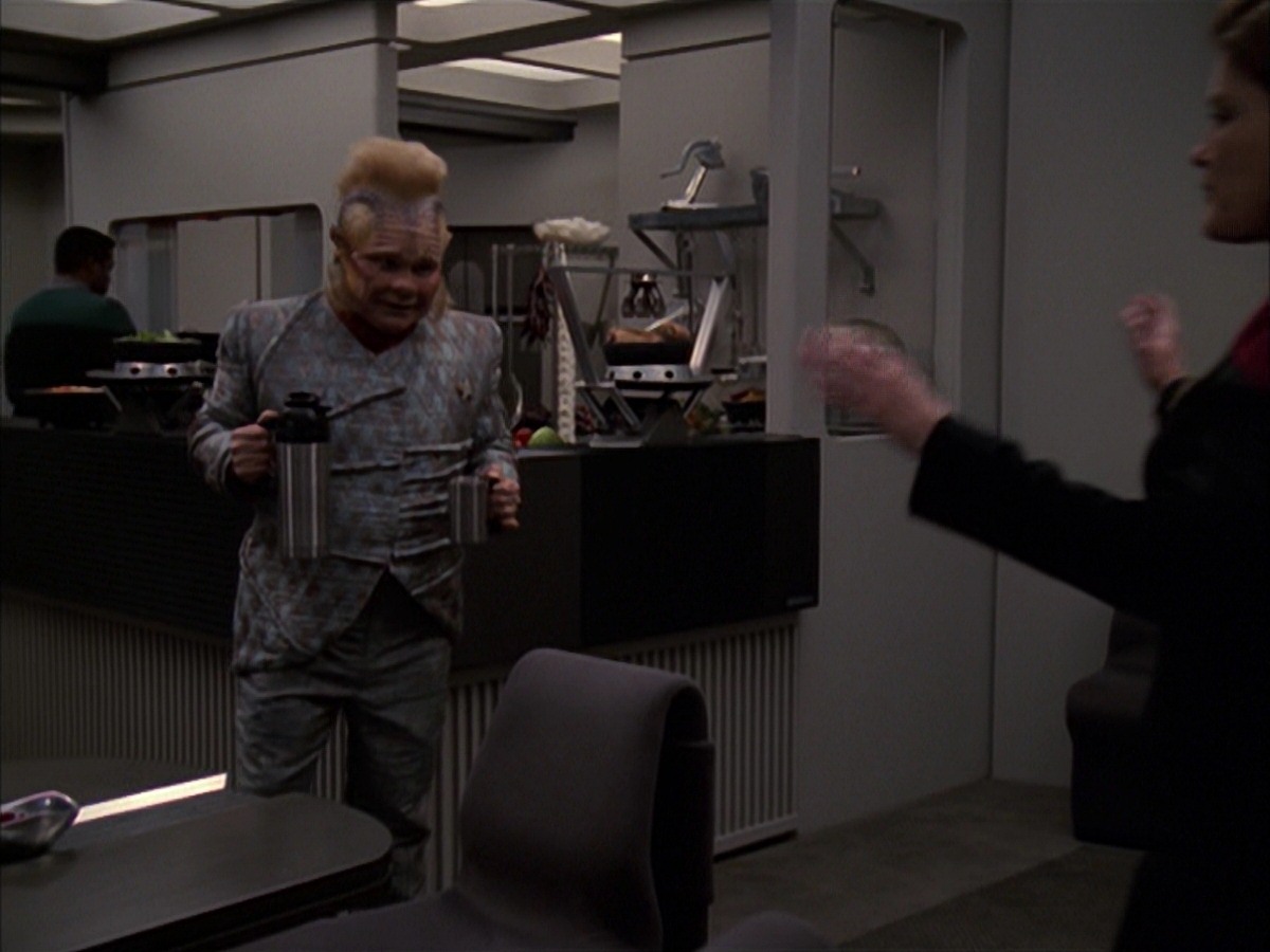 extant_StarTrek_VOY_7x19-Q2_0611.jpg