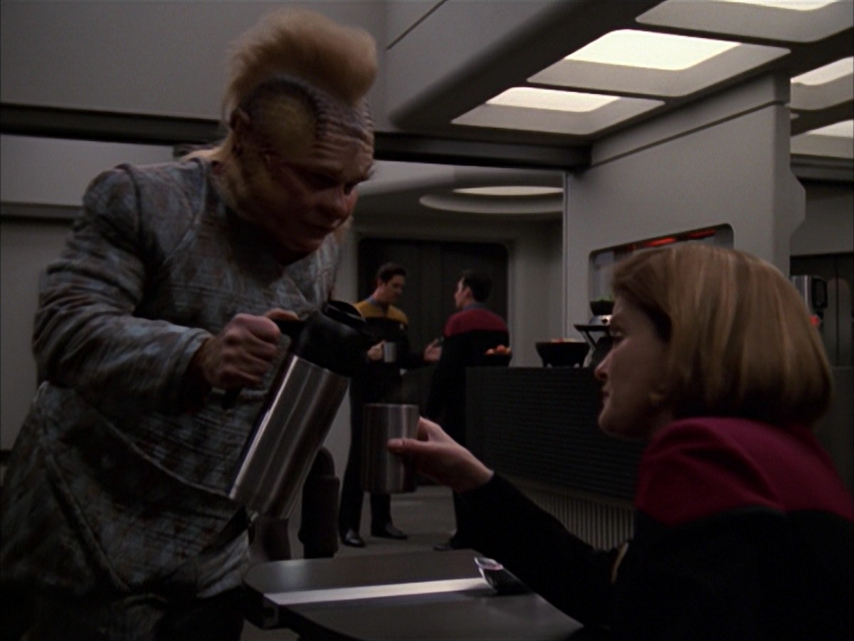 extant_StarTrek_VOY_7x19-Q2_0620.jpg