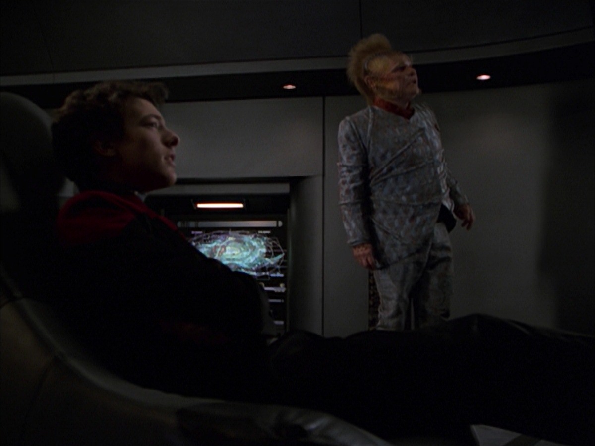extant_StarTrek_VOY_7x19-Q2_0702.jpg
