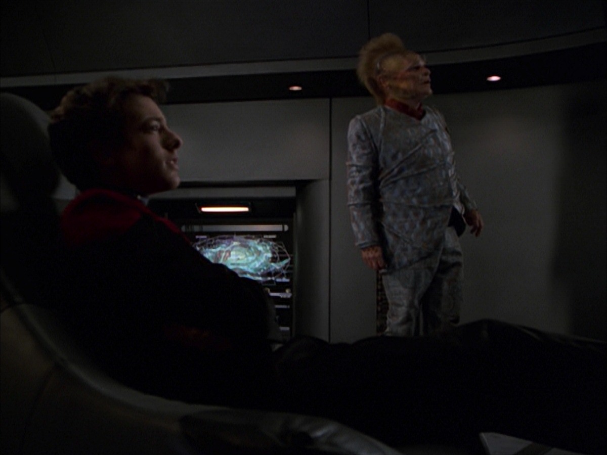 extant_StarTrek_VOY_7x19-Q2_0703.jpg