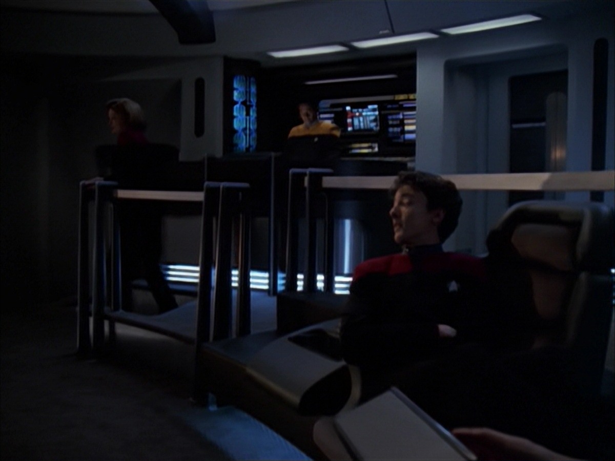 extant_StarTrek_VOY_7x19-Q2_0827.jpg