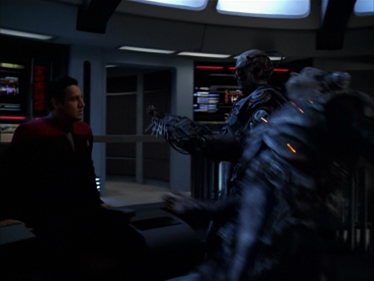 extant_StarTrek_VOY_7x19-Q2_0850.jpg