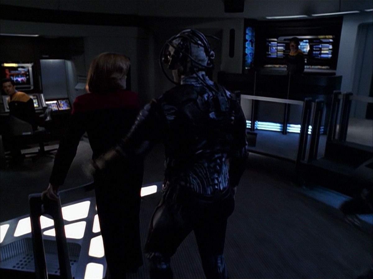 extant_StarTrek_VOY_7x19-Q2_0853.jpg