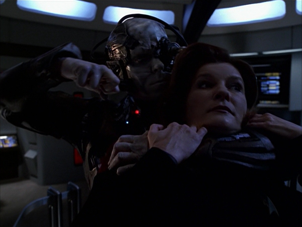 extant_StarTrek_VOY_7x19-Q2_0857.jpg