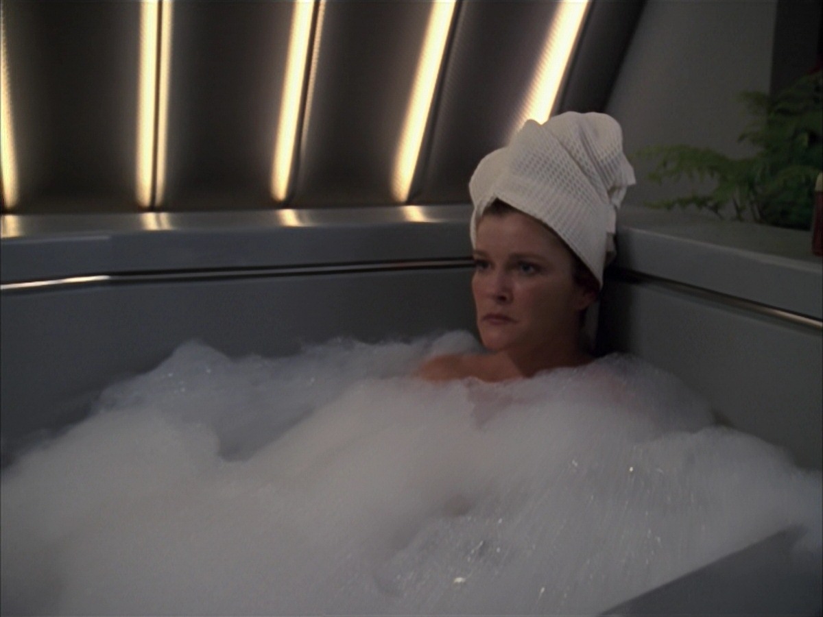 extant_StarTrek_VOY_7x19-Q2_1105.jpg