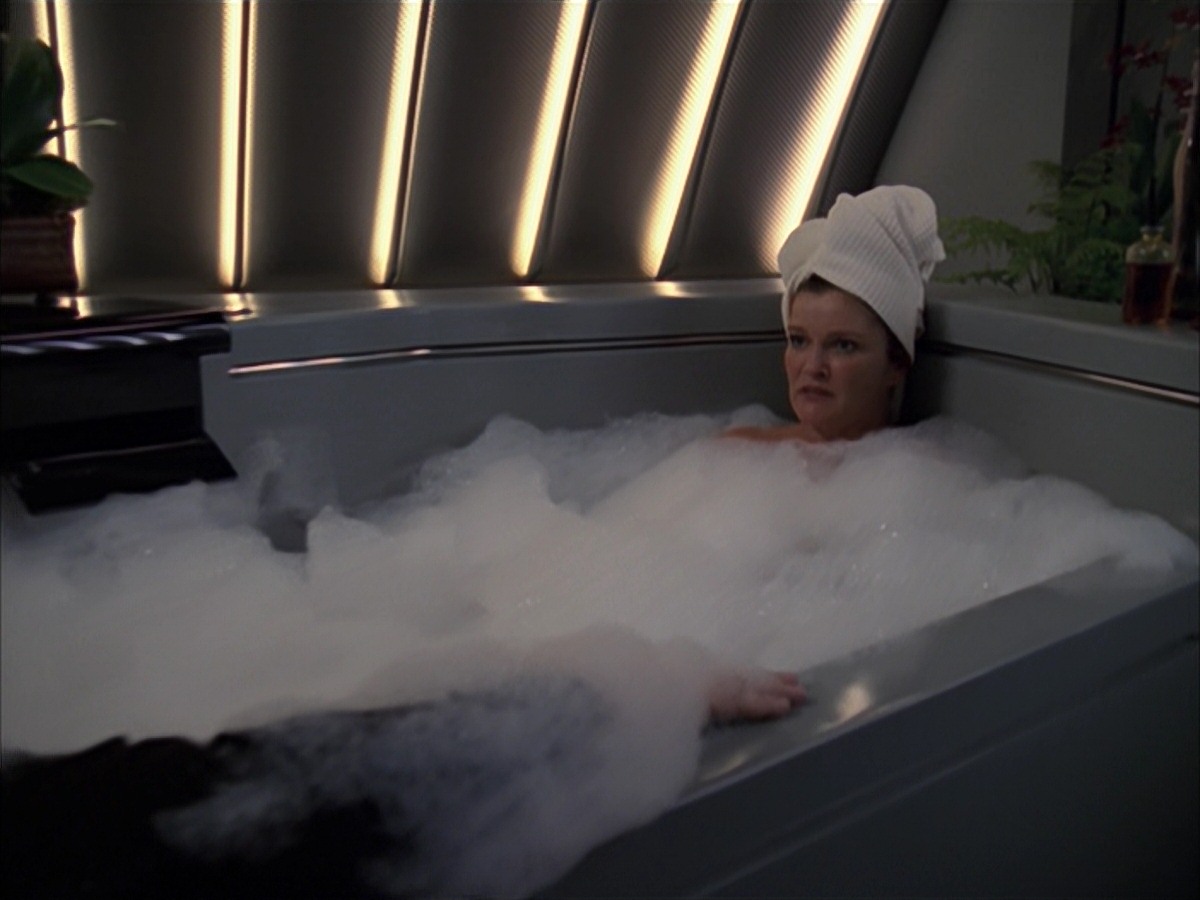 extant_StarTrek_VOY_7x19-Q2_1107.jpg